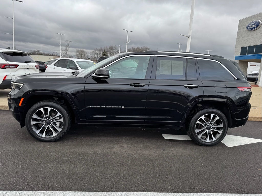 2022 Jeep Grand Cherokee Overland 4WD