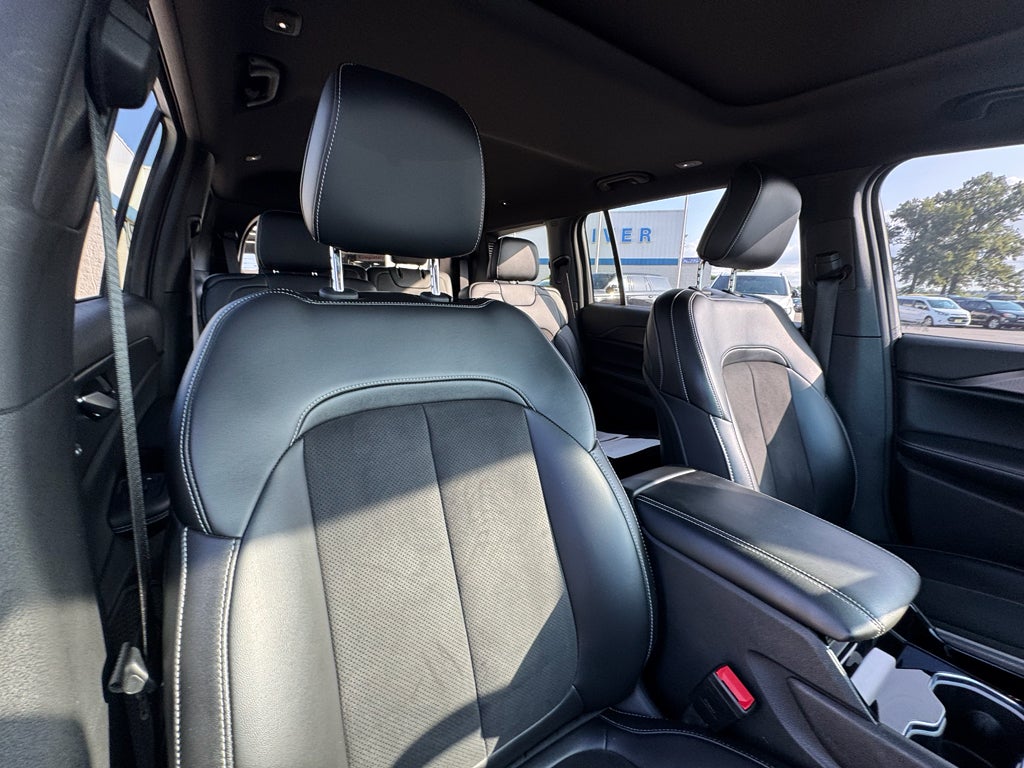 2023 Jeep Grand Cherokee L Altitude 4WD