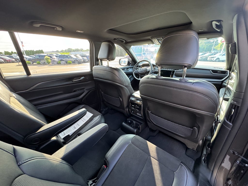 2023 Jeep Grand Cherokee L Altitude 4WD