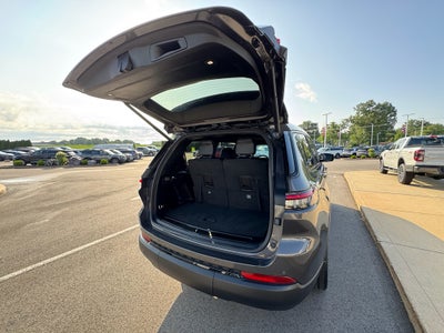 2023 Jeep Grand Cherokee L Altitude 4WD