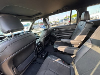 2023 Jeep Grand Cherokee L Altitude 4WD
