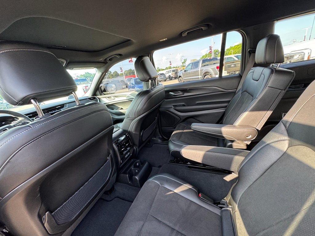 2023 Jeep Grand Cherokee L Altitude 4WD