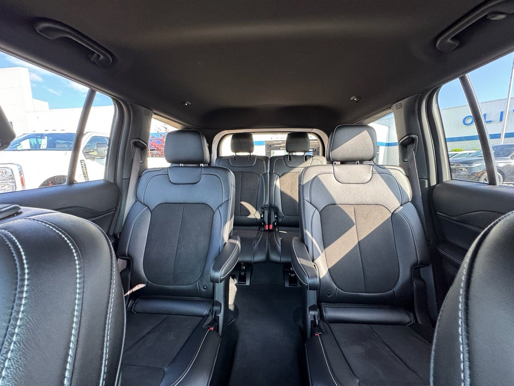 2023 Jeep Grand Cherokee L Altitude 4WD