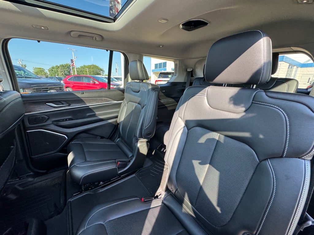 2022 Jeep Grand Cherokee L Limited 4WD