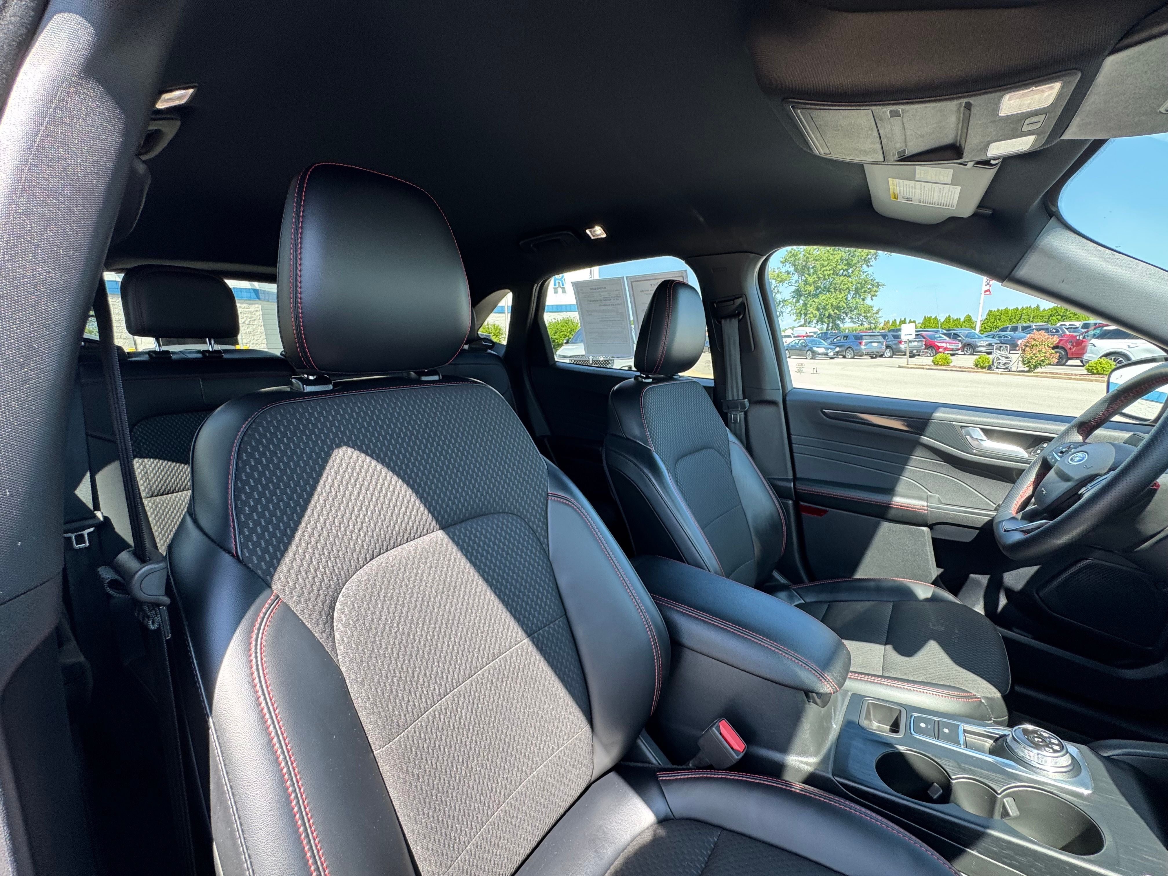 2024 Ford Escape ST-Line 300A pkg