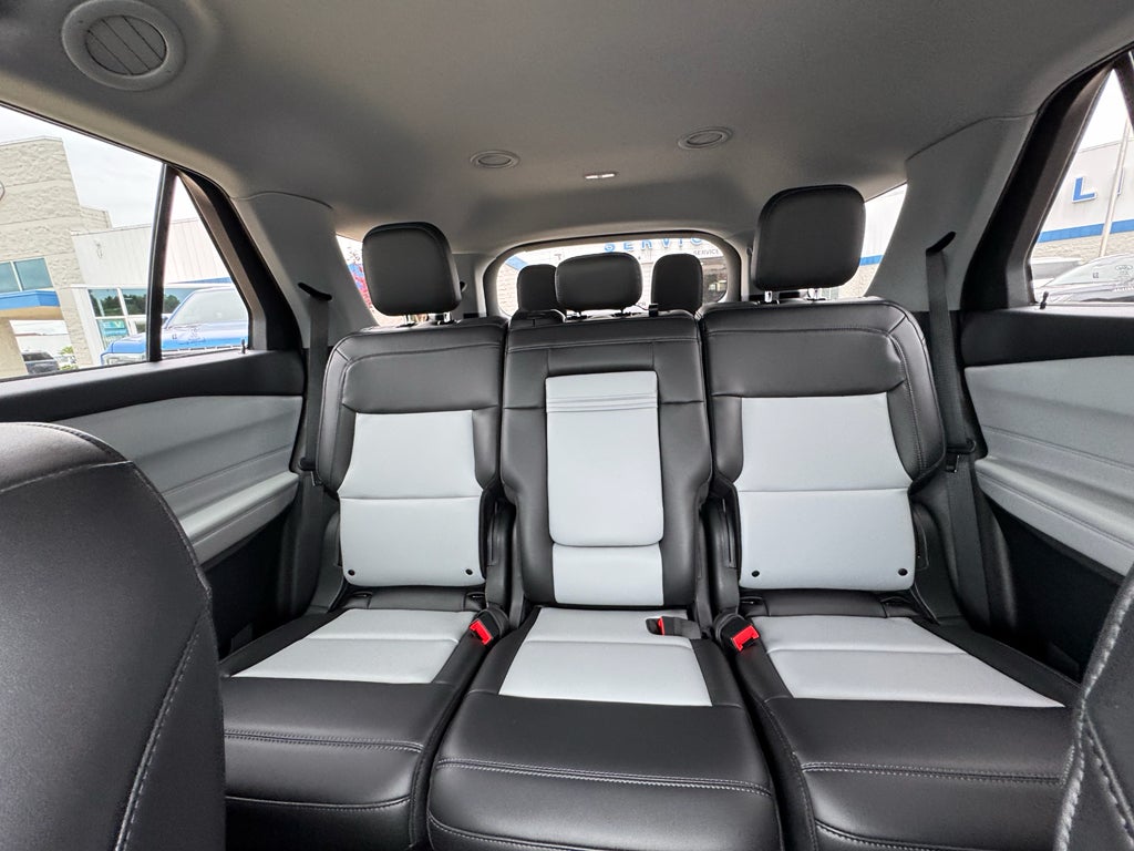 2023 Ford Explorer XLT 4WD