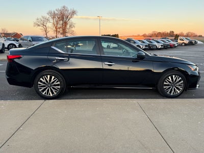 2024 Nissan Altima 2.5 SV FWD