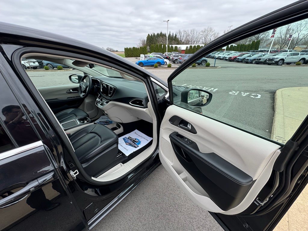 2023 Chrysler Pacifica Touring L FWD