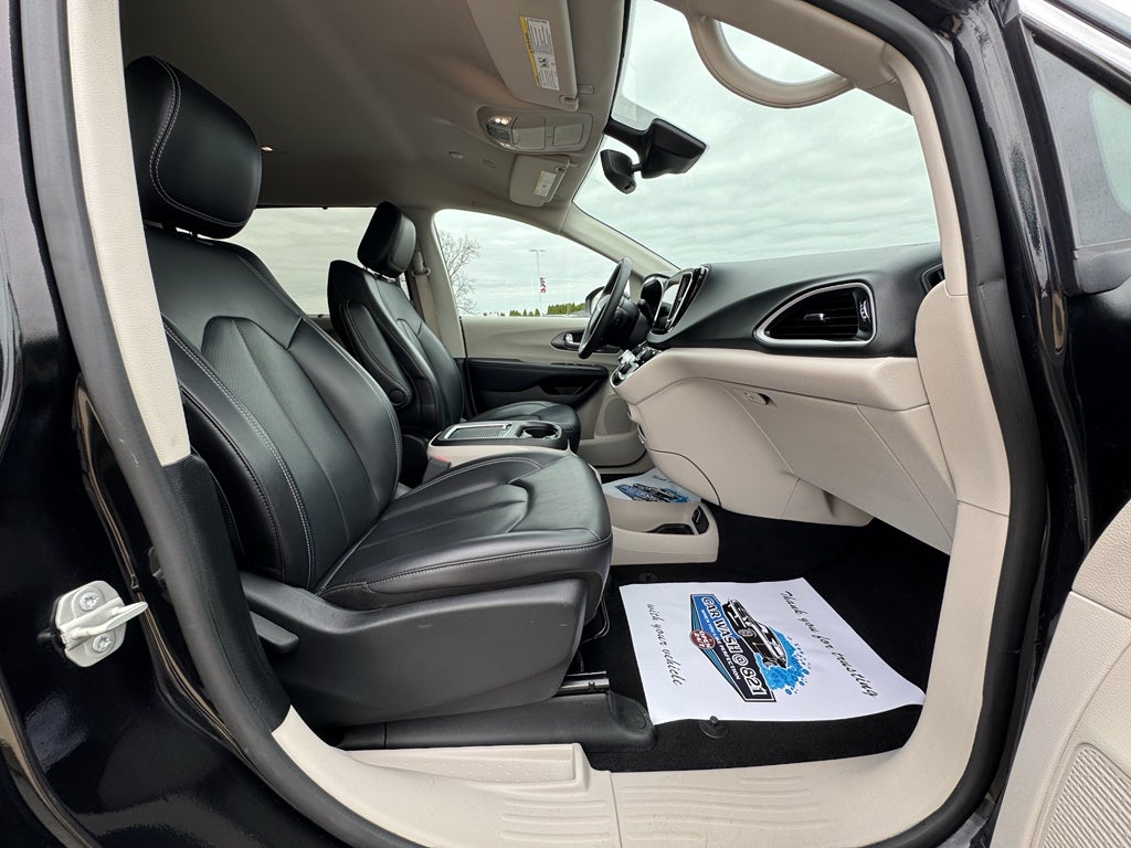 2023 Chrysler Pacifica Touring L FWD