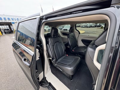 2023 Chrysler Pacifica Touring L FWD