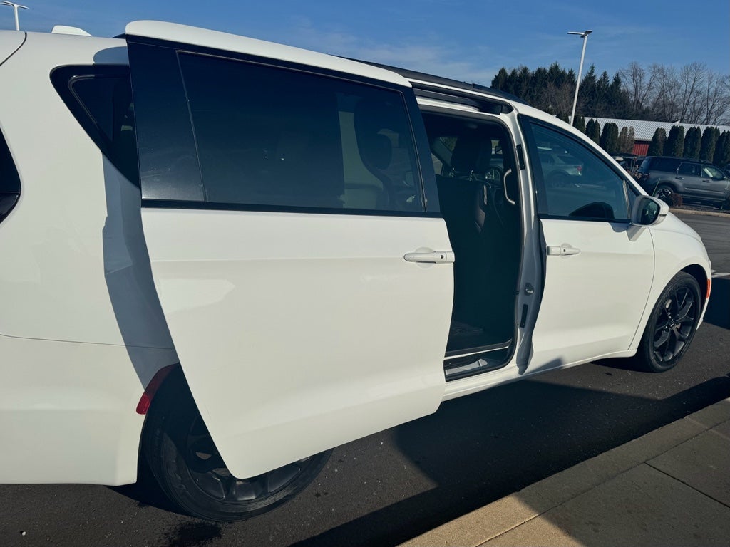 2022 Chrysler Pacifica Touring L FWD