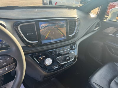 2022 Chrysler Pacifica Touring L FWD