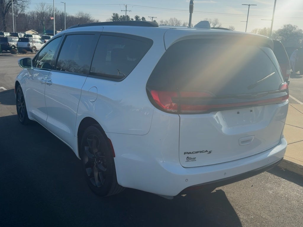 2022 Chrysler Pacifica Touring L FWD