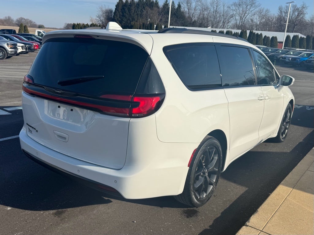 2022 Chrysler Pacifica Touring L FWD