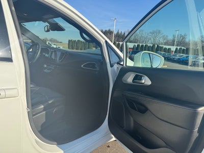 2022 Chrysler Pacifica Touring L FWD