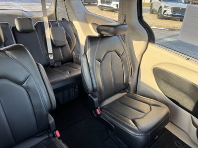 2023 Chrysler Pacifica Touring L FWD