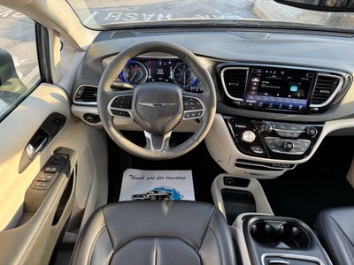 2023 Chrysler Pacifica Touring L FWD