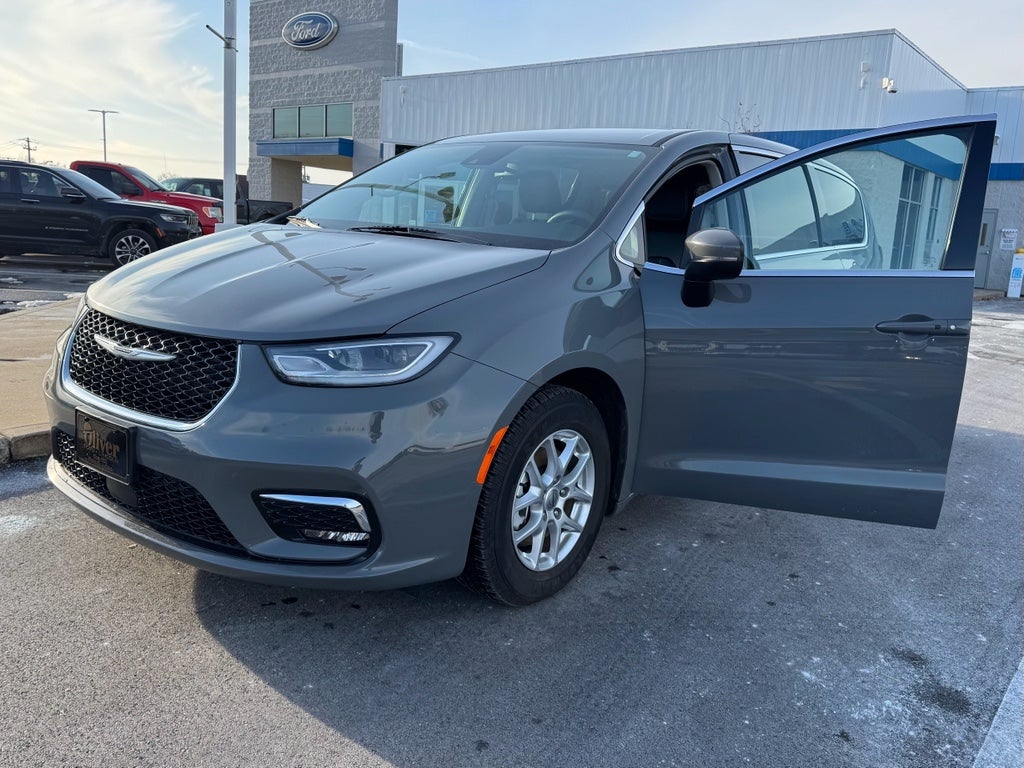 2023 Chrysler Pacifica Touring L FWD