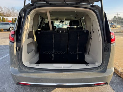2023 Chrysler Pacifica Touring L FWD