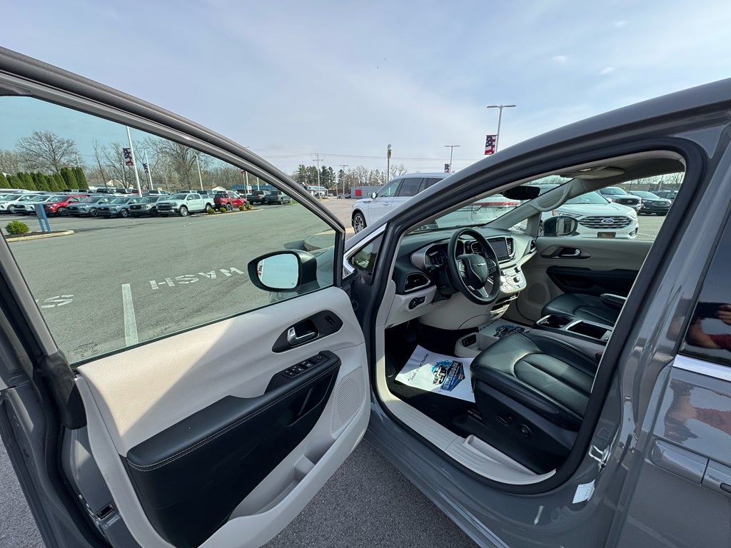 2023 Chrysler Pacifica Touring L FWD