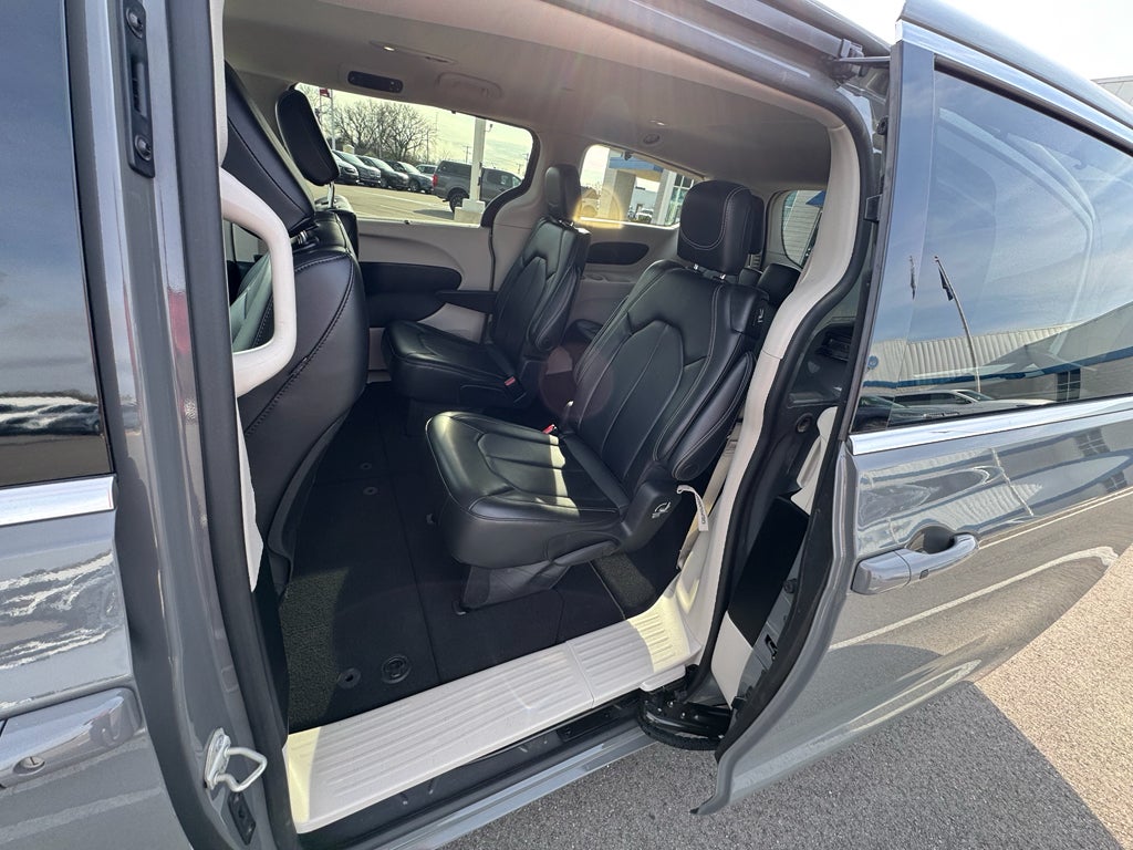 2023 Chrysler Pacifica Touring L FWD