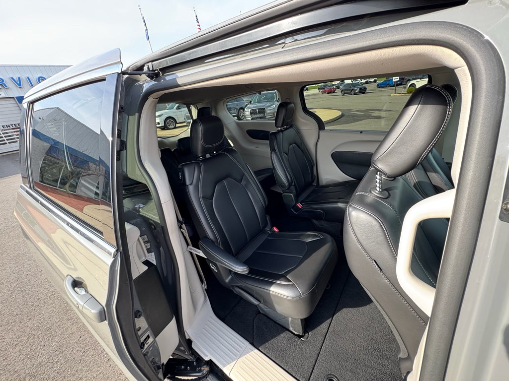 2023 Chrysler Pacifica Touring L FWD
