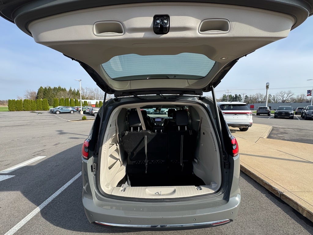 2023 Chrysler Pacifica Touring L FWD