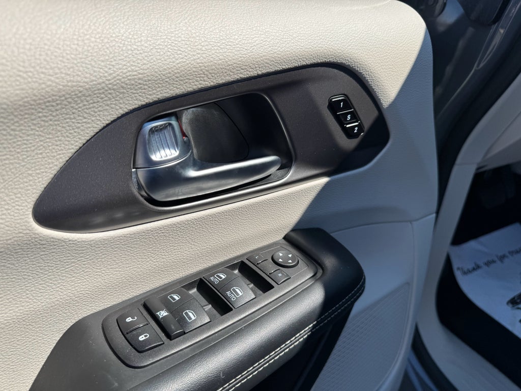 2023 Chrysler Pacifica Touring L FWD