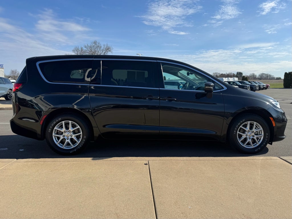 2023 Chrysler Pacifica Touring L FWD