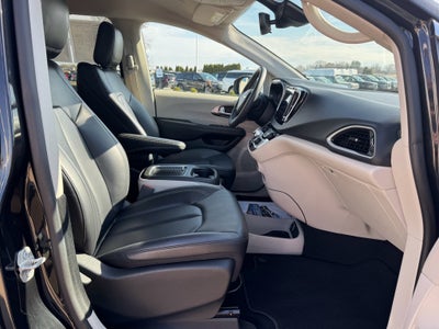 2023 Chrysler Pacifica Touring L FWD