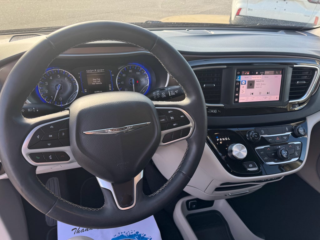 2022 Chrysler Voyager LX FWD