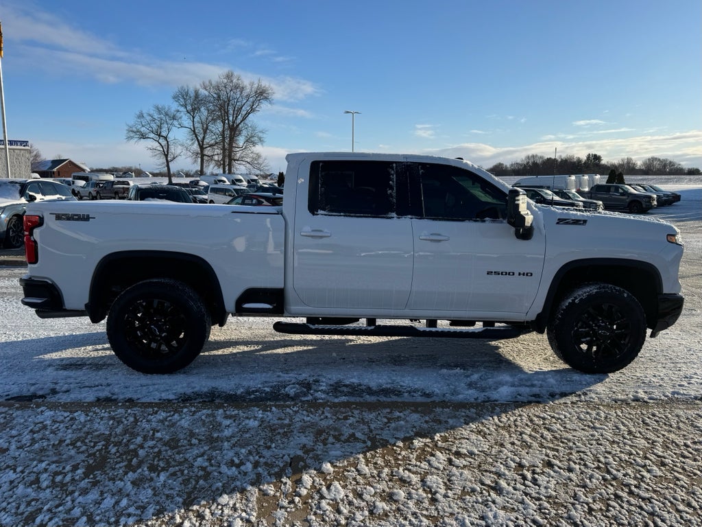 2025 Chevrolet Silverado LTZ Crew Cab 4WD