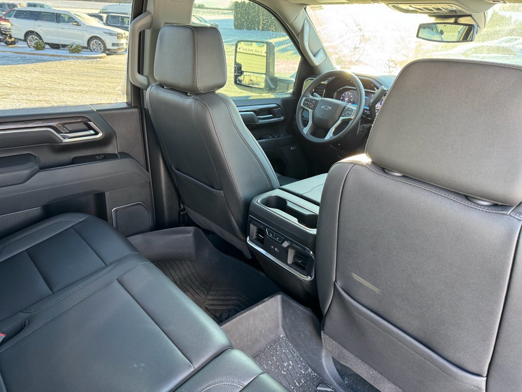 2025 Chevrolet Silverado LTZ Crew Cab 4WD
