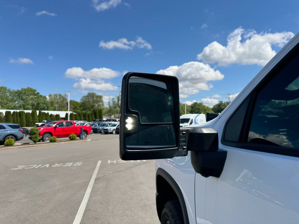 2025 Chevrolet Silverado LTZ Crew Cab 4WD