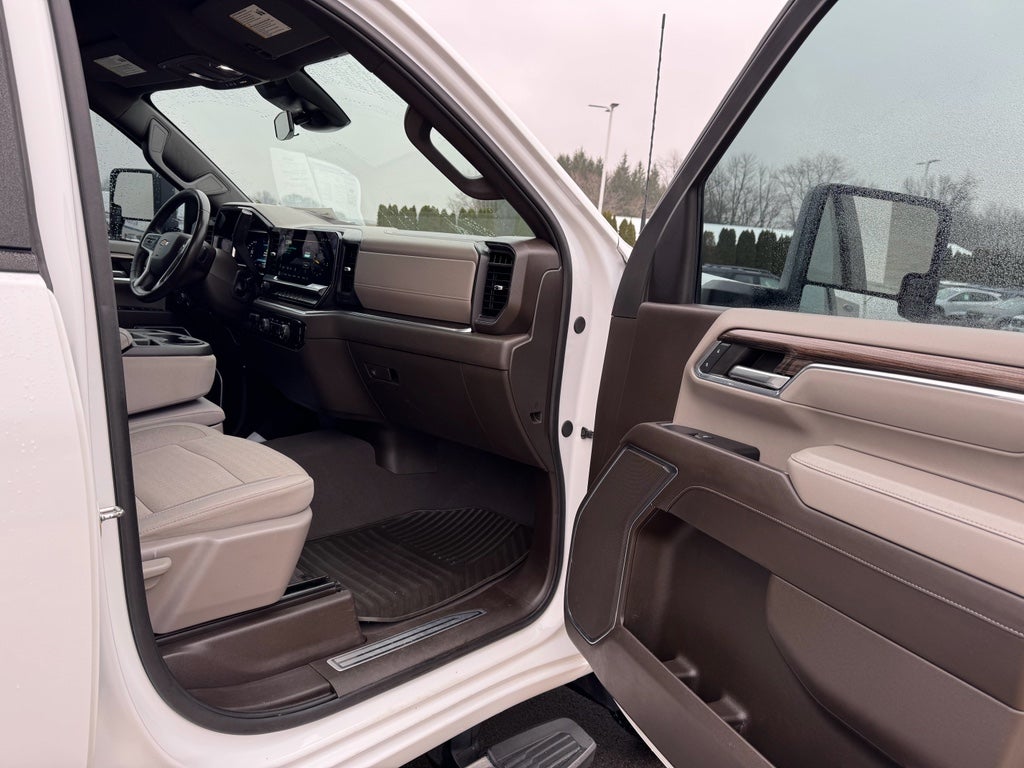 2024 Chevrolet Silverado LT Crew Cab 4WD