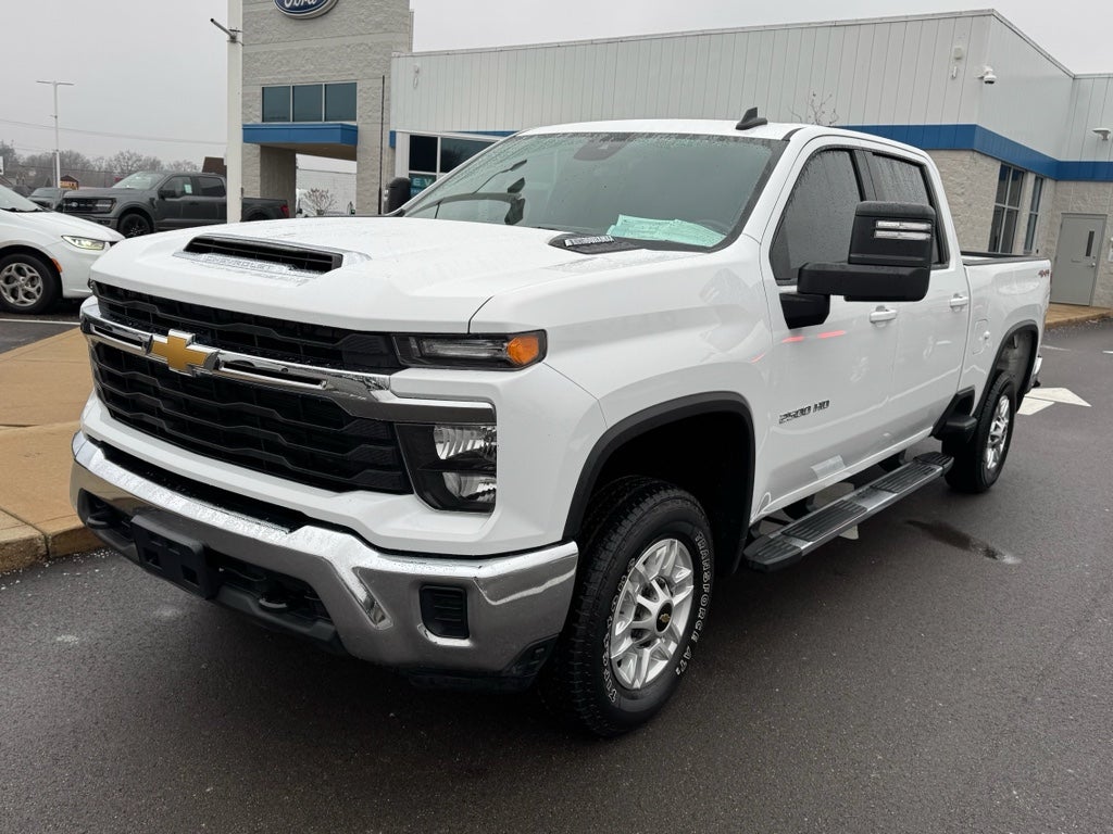 2024 Chevrolet Silverado LT Crew Cab 4WD
